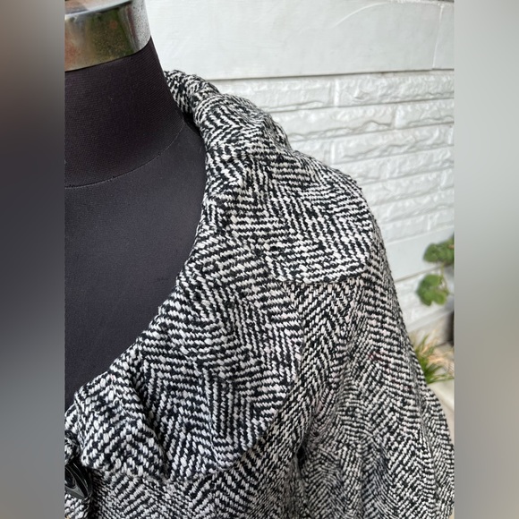 Black and White Woven Coat - Picture 3 of 10